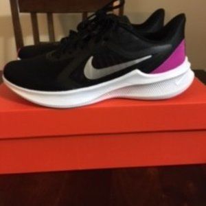 NIKE DOWNSHIFTER 10 - Women's Road Running Shoes - New in box